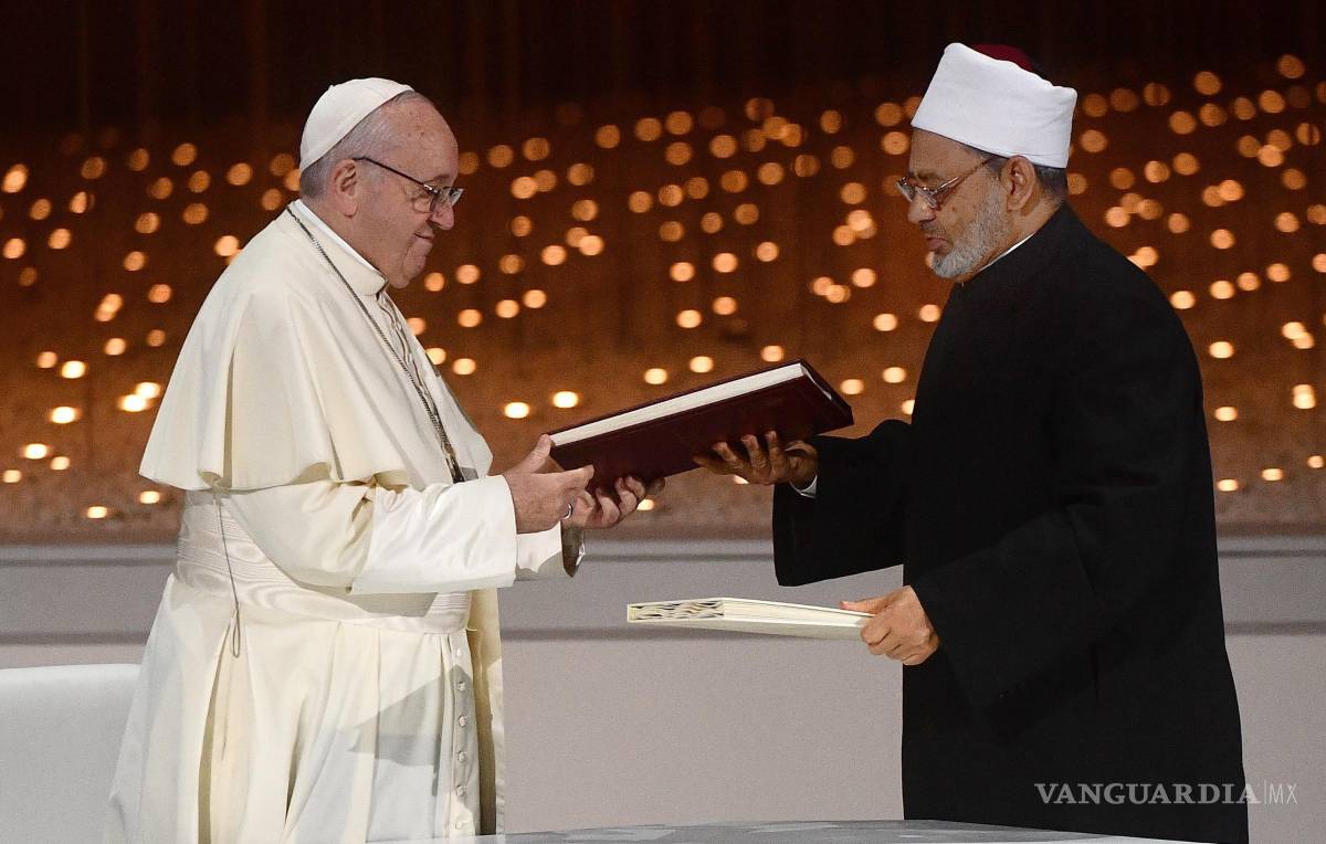 $!El papa Francisco y el gran imán de Al Azhar, Ahmed al Tayeb, líder de la institución de referencia del islam suní, en a la Reunión de Fraternidad Humana.
