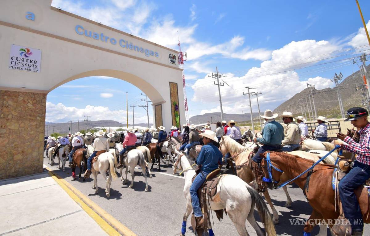 $!Jinetes de la Región Centro participaron en tradicional cabalgata que año con año se lleva a cabo en este Pueblo Mágico.