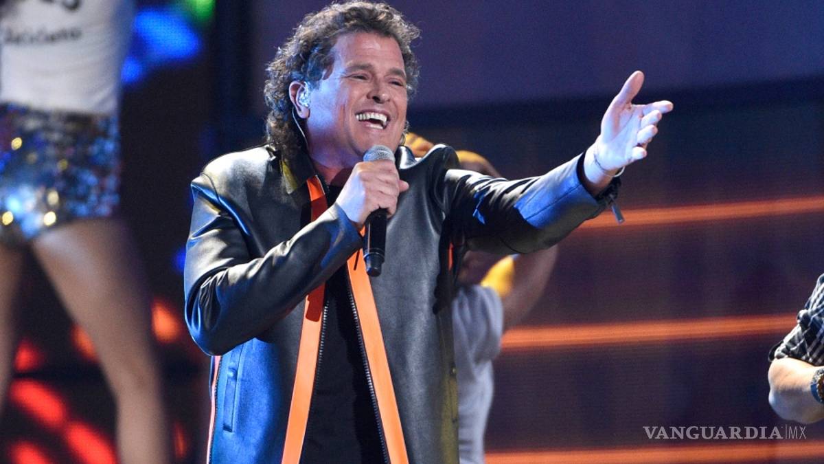 Carlos Vives dona su guitarra al Museo de Historia Americana