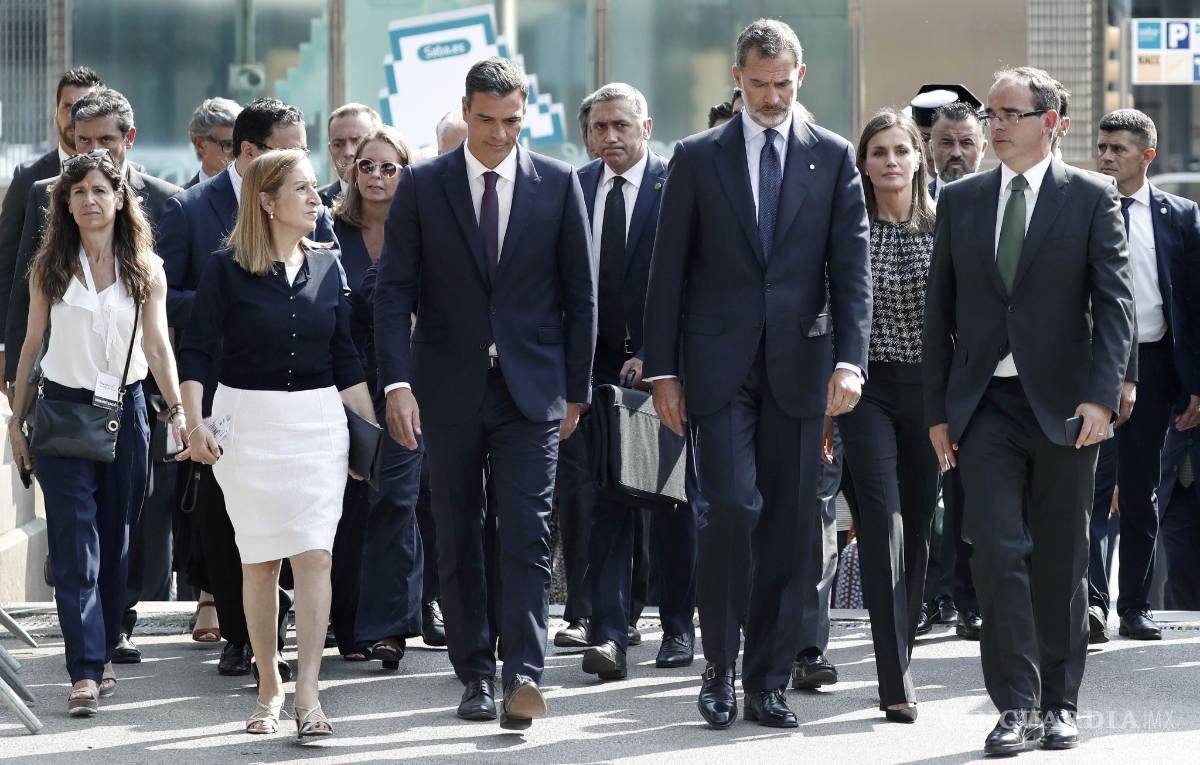 $!Música, flores y poesía, Barcelona recuerda a las víctimas de atentado en las La Rambla