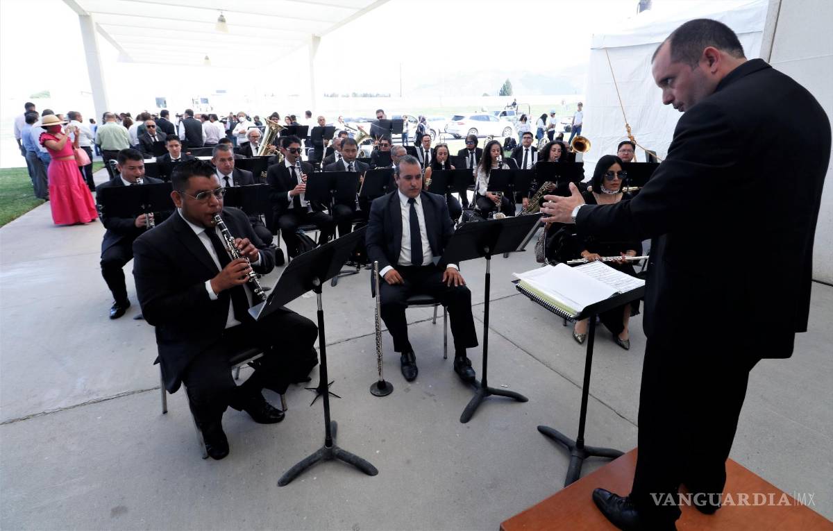 $!El concierto inaugural se llevó a cabo en la entrada principal de la feria.