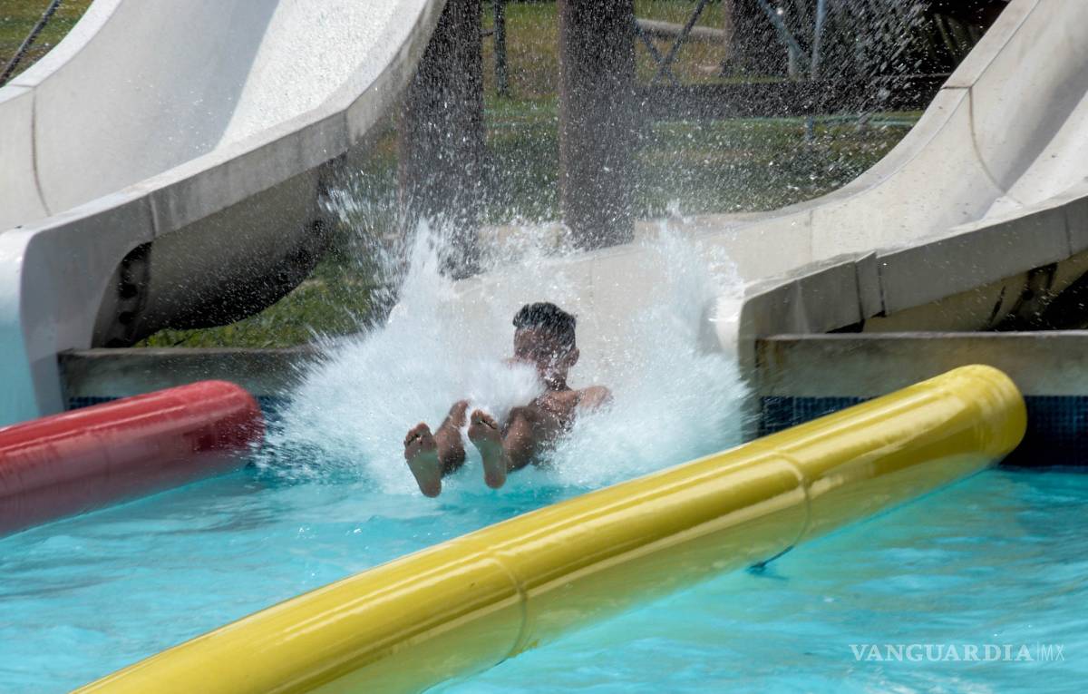 $!Ahuyenta clima templado a bañistas de balnearios de Saltillo