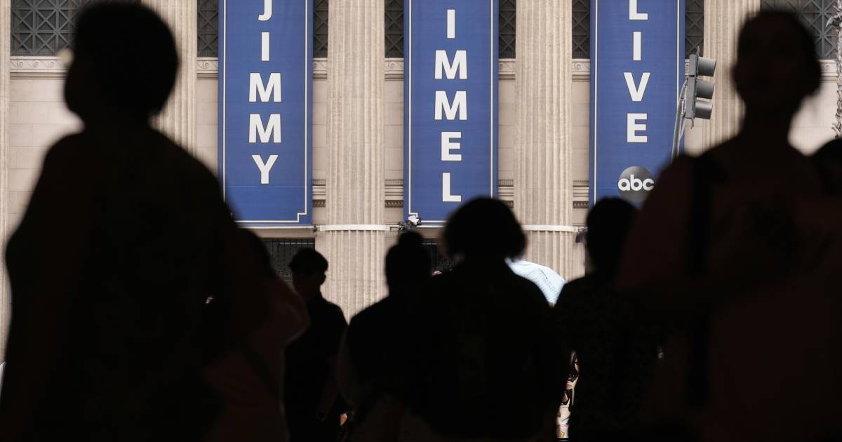 Trump sugiere que la FCC debe revocar licencias a cadenas de TV que le den ‘mala publicidad’