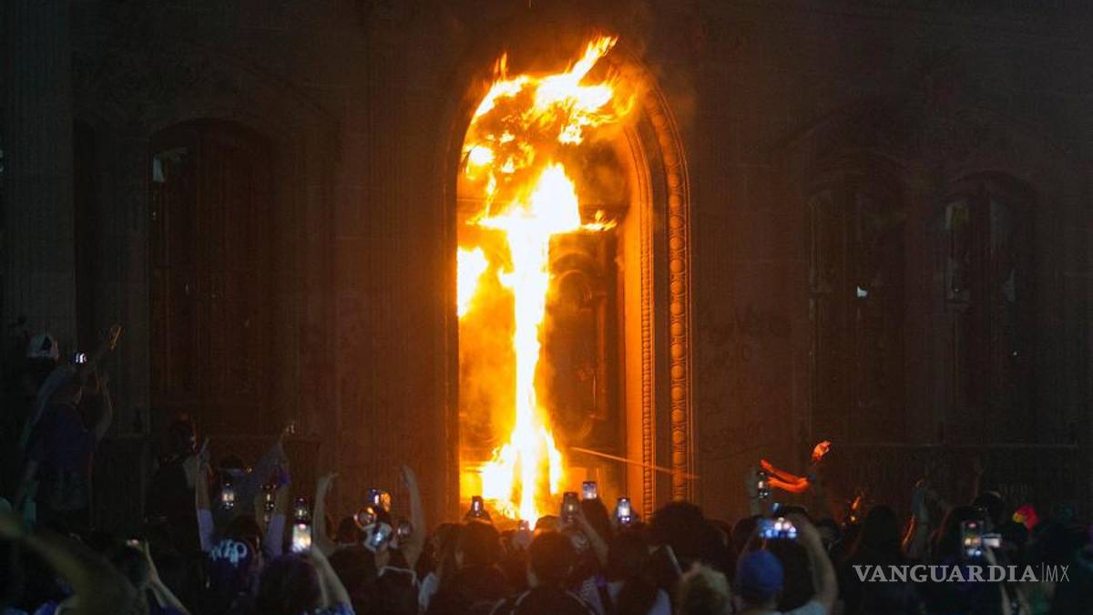 8M: Entre el dolor y la rabia con el grito de “Ni una más” miles de mujeres toman las calles en México (fotos)