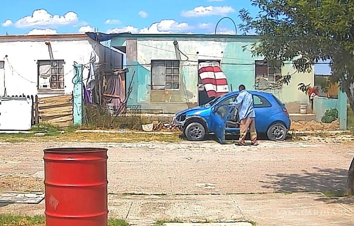 $!A través de redes sociales se realizó el reporte del auto que era dañado por el hombre. FOTO: CORTESÍA