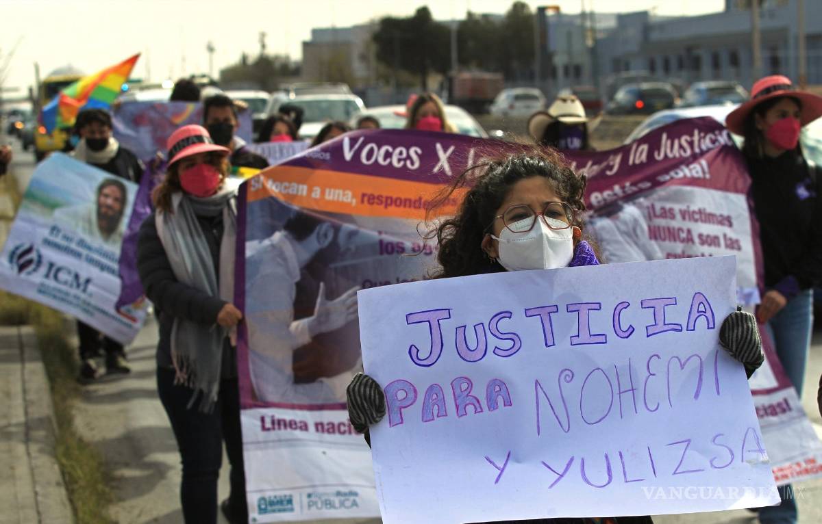 $!Grupos Feministas y colectivos LGBT+ exigen justicia para los feminicidios de Nohemí y Yulizsa.
