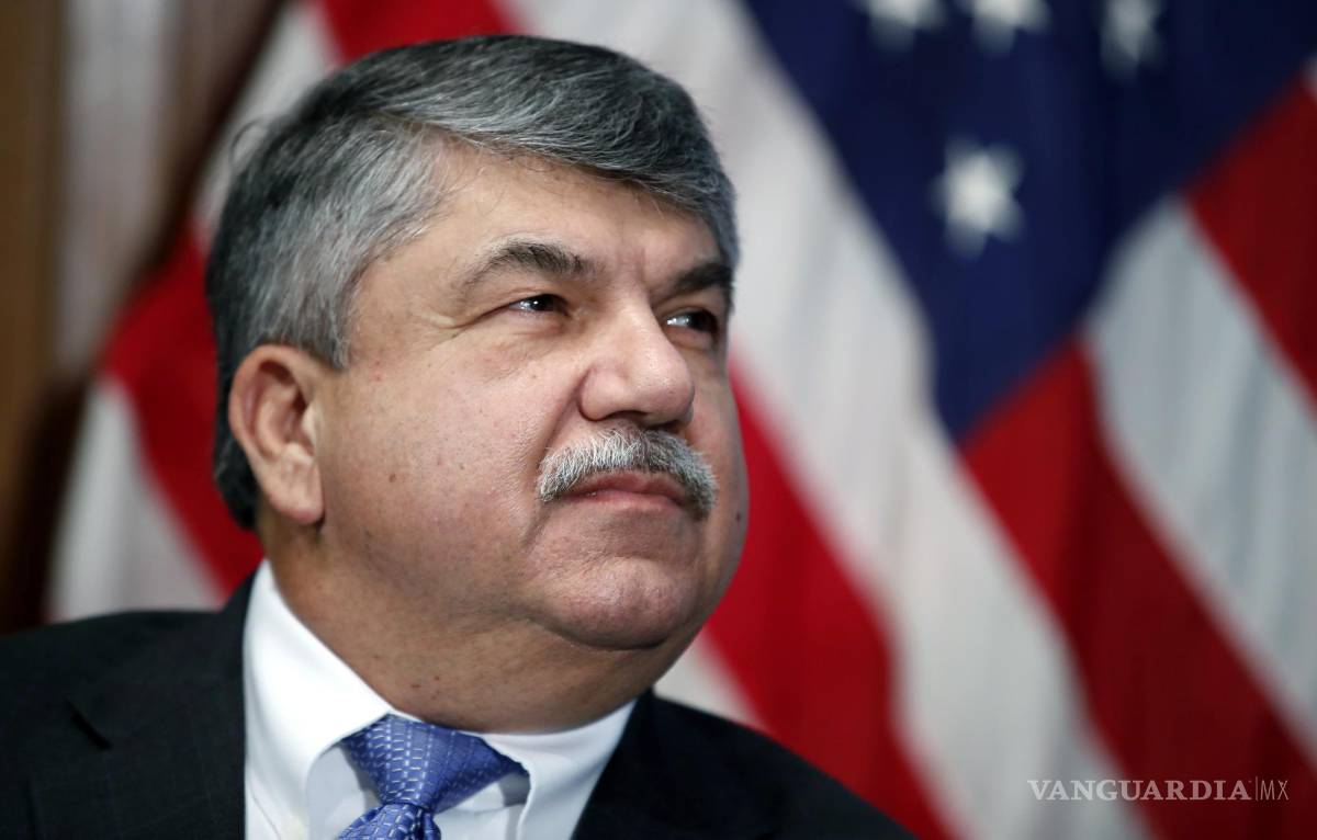 $!El presidente de AFL-CIO Richard Trumka escucha en el Club Nacional de Prensa en Washington, el 4 de abril de 2017.