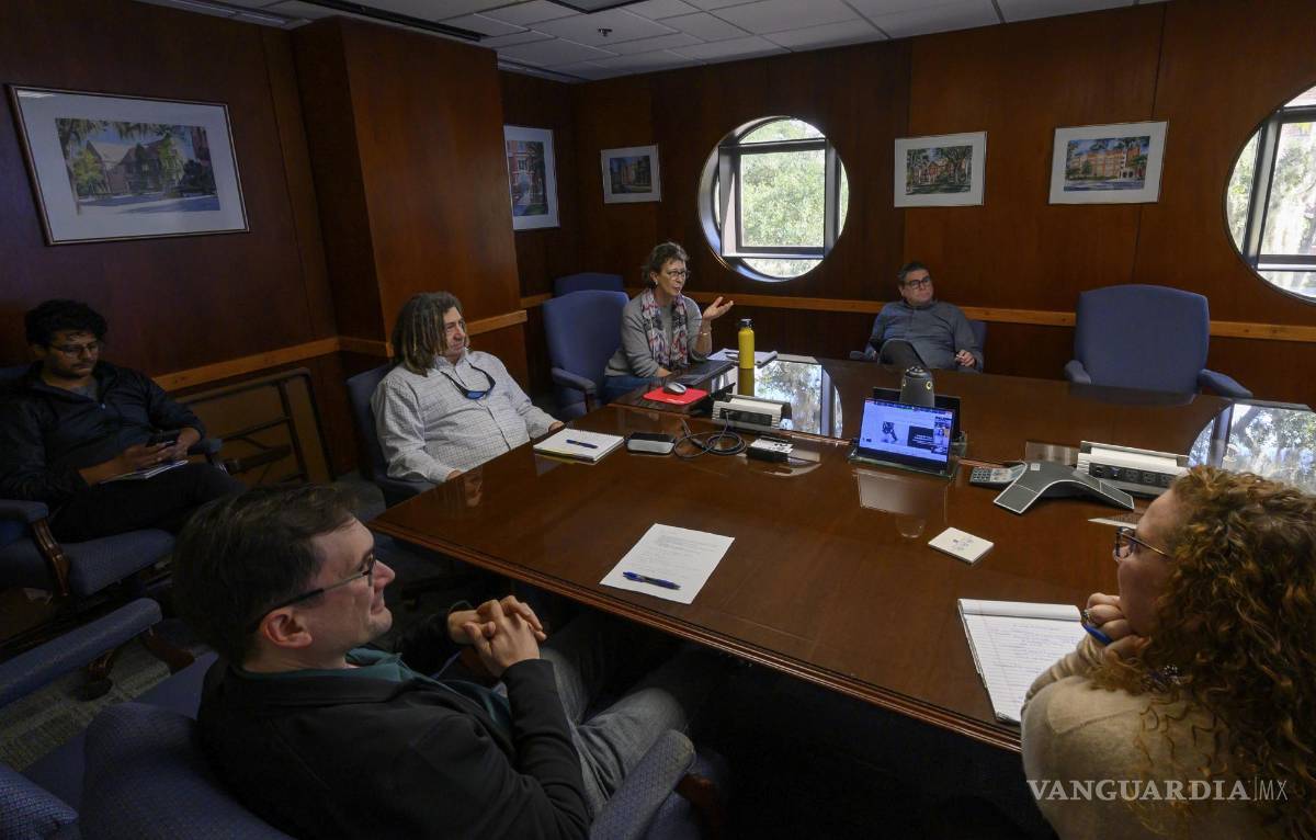 $!Profesores de la Universidad de Florida en una reunión para discutir cómo lidiar con ChatGPT, en Gainesville, el 13 de enero de 2023. (Todd Anderson/The New York Times)