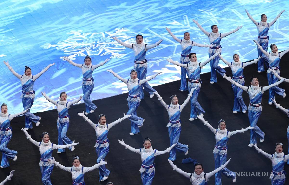 $!Artistas durante el pre-espectáculo de la Ceremonia de Apertura de los Juegos Olímpicos de Beijing 2022 en el Estadio Nacional. EFE/EPA/Jerome Favre