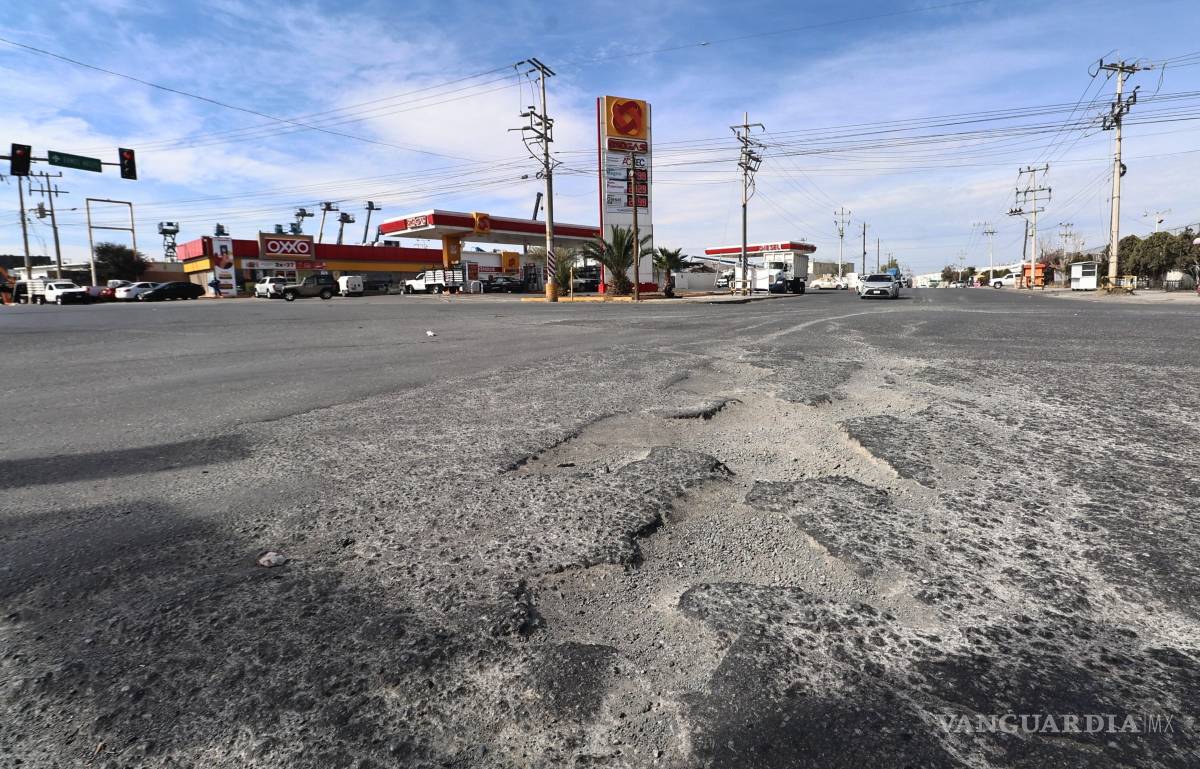 $!El flujo vehicular pesado acelera el deterioro del tramo afectado.
