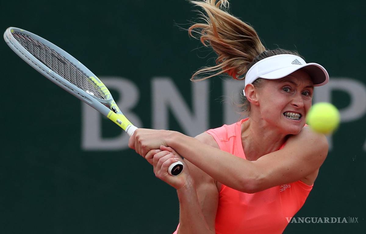 $!Aliaksandra Sasnovich de Bielorrusia juega con Xinyu Wang de China en su partido de primera ronda de mujeres en Roland Garros en París, Francia.