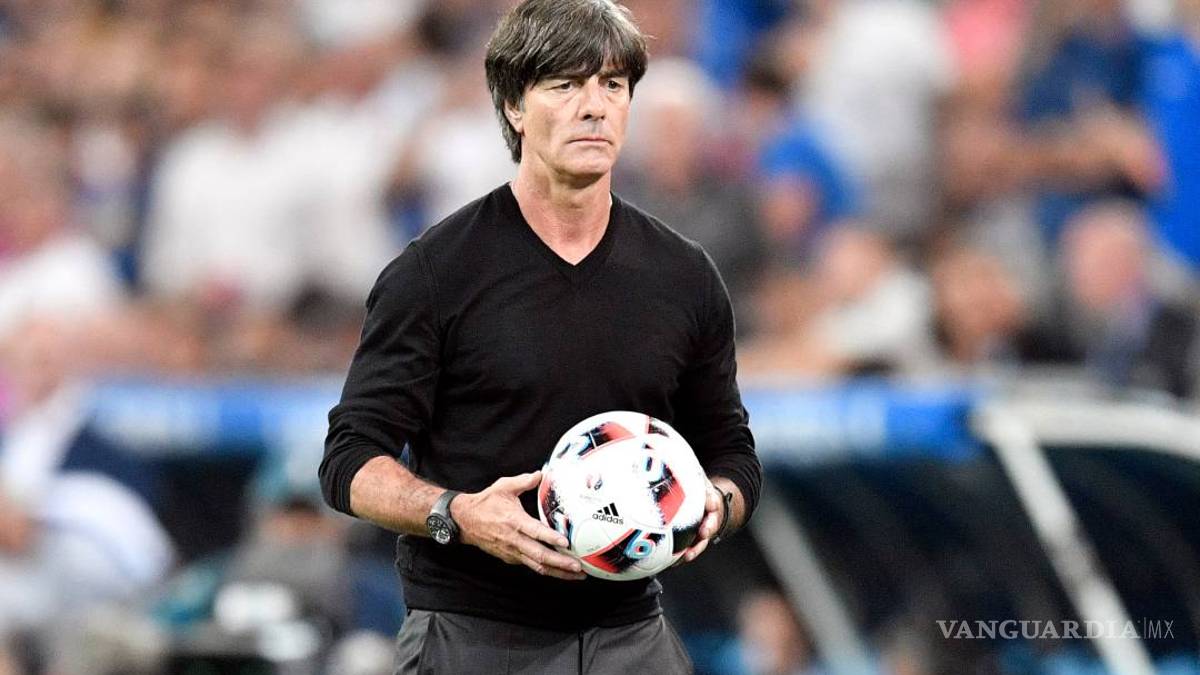 Joachim Löw seguirá al frente de la selección alemana hasta 2018