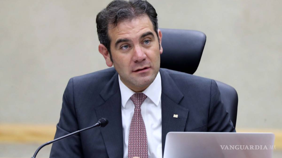 Asesores de Lorenzo Córdova ganan hasta 200 mil pesos