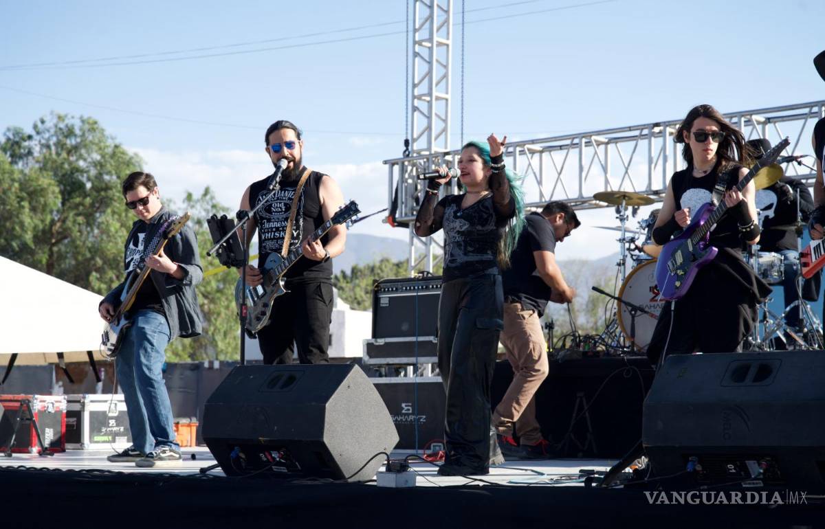 $!Una vez que la caravana llegó a la meta, las y los asistentes disfrutaron de presentaciones musicales.