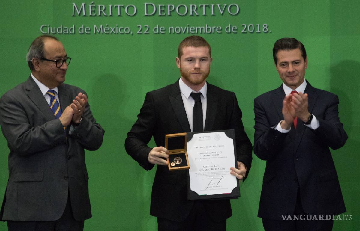 $!Entrega EPN el Premio Nacional del Deporte al 'Canelo' Álvarez y a Alegna González