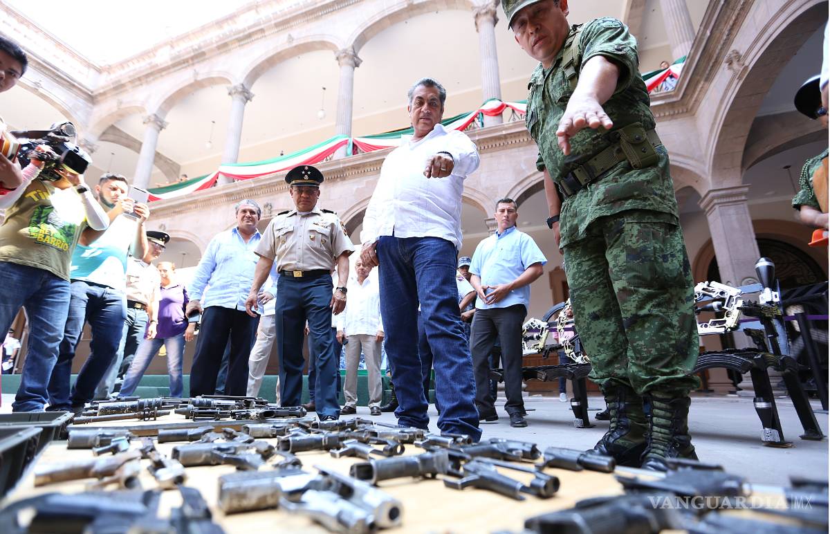 $!Destruyen armas decomisadas en Nuevo León