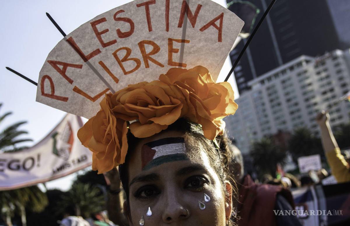 $!Una mujer durante la protesta pacífica en apoyo a Palestina en CDMX.