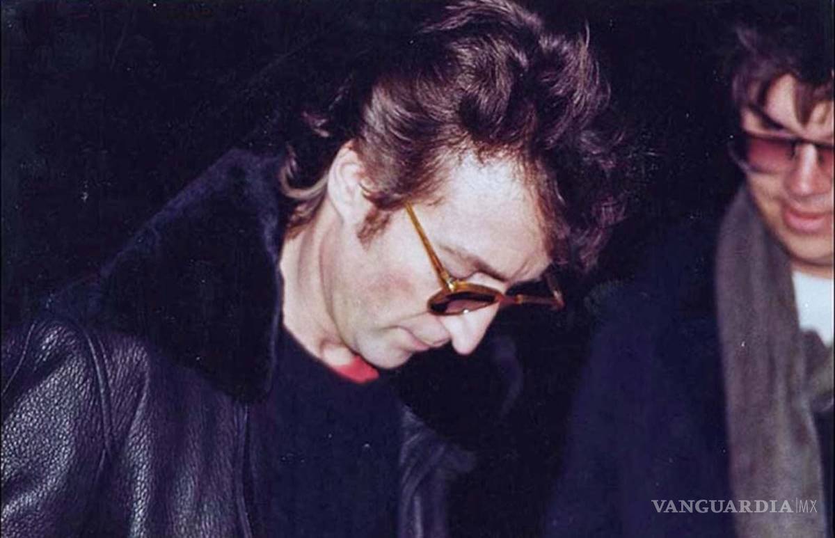 $!40 años después, ¿quién le disparó a John Lennon y dónde está ahora su asesino?