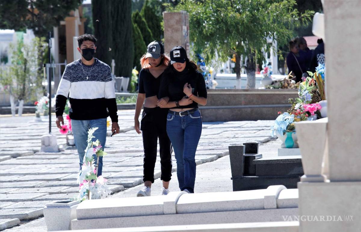 $!Entre lágrimas y consternación, despiden a Evelyn; familiares y amigos exigen justicia para ella