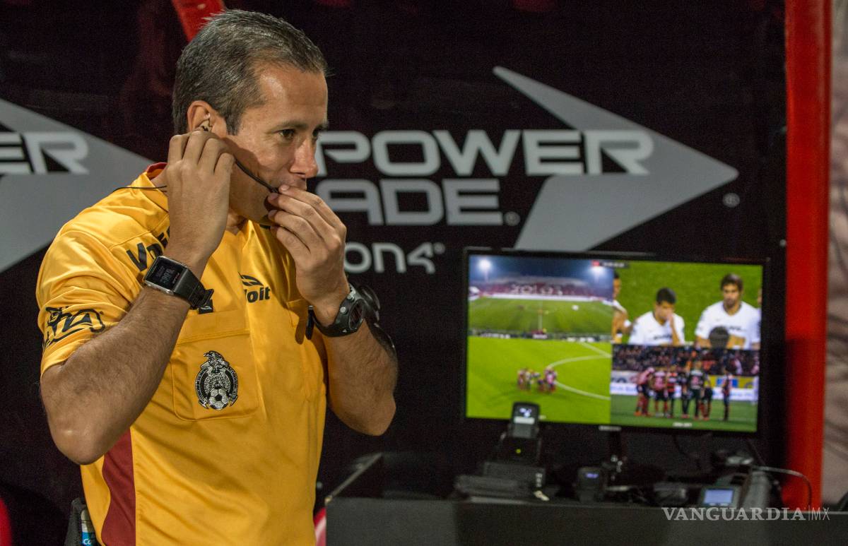 $!Directores técnicos y jugadores usan al VAR de pretexto, afirma Arturo Brizio