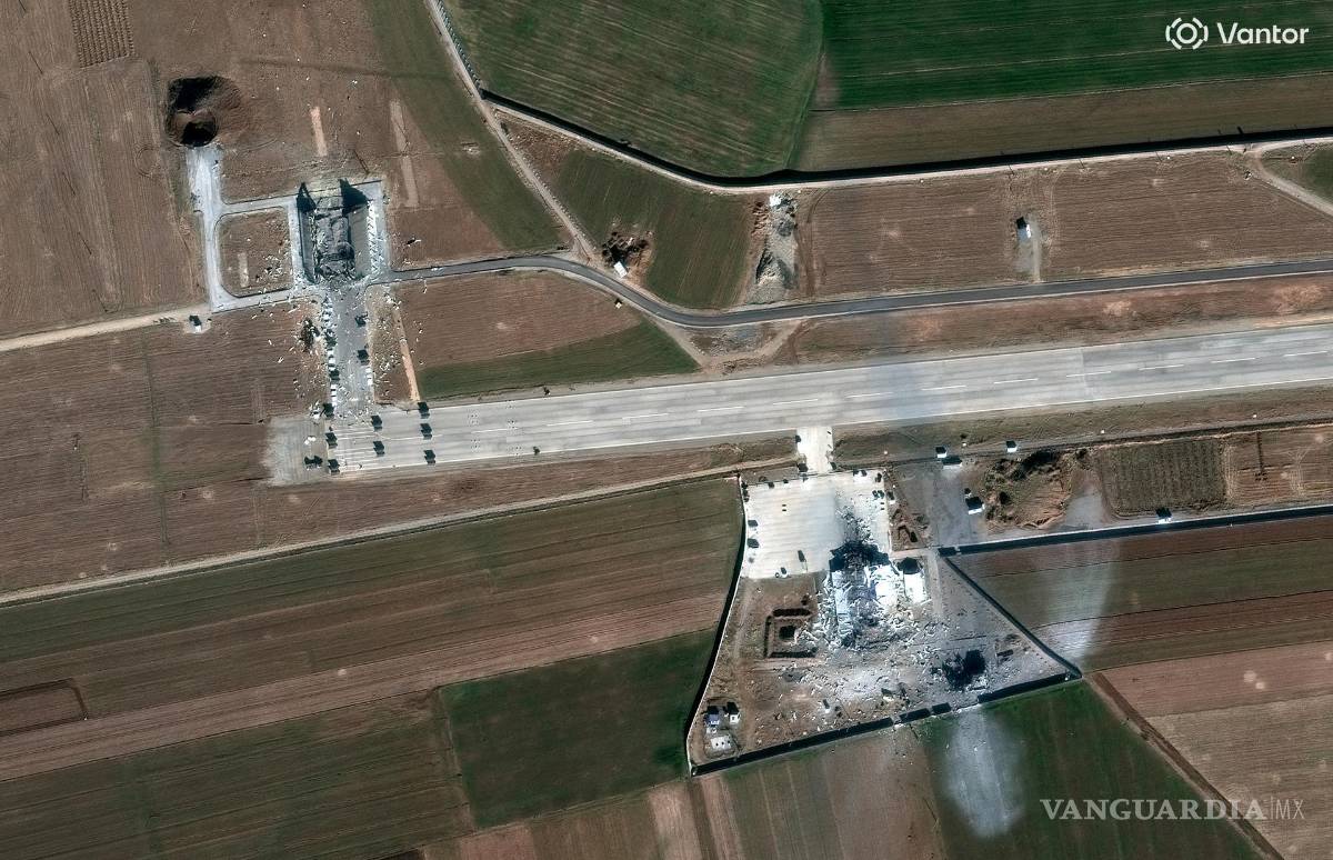 $!Una imagen satelital que muestra edificios y equipos dañados en las instalaciones de Choqa Balk-e, Irán luego de una ola de ataques aéreos de EU e Israel.