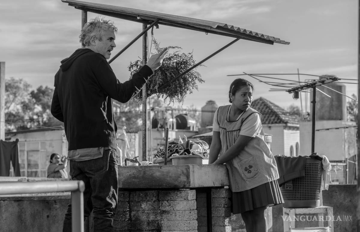 $!AMLO felicita a Cuarón por nominaciones de 'Roma' a los Oscar y recomienda película sin haberla visto