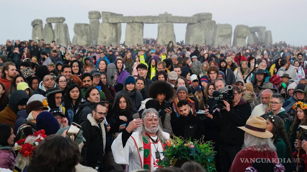 Así celebran miles de personas el Solsticio de Verano en Stonehenge (fotos)