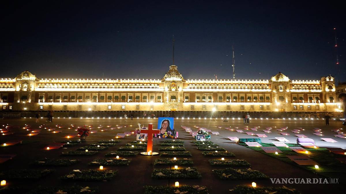 8M, cerca de 1,000 lápidas en el Zócalo de Ciudad de México recuerdan a las víctimas de feminicidio (fotos)