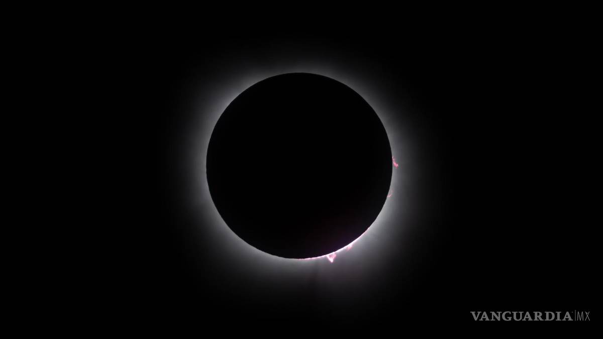 Así cautiva, maravilla y asombra el eclipse solar desde Mazatlán hasta la isla de Terranova (fotos)