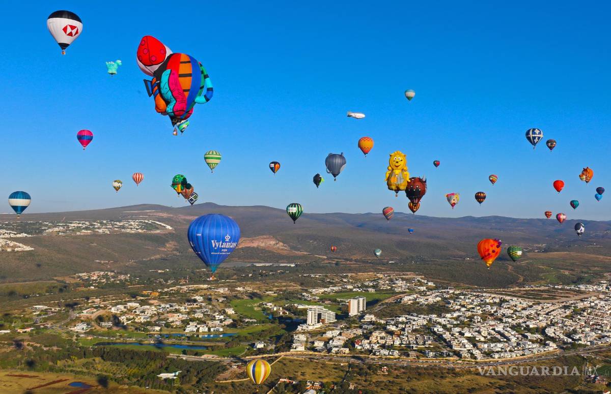 $!Fotografía de globos aerostáticos durante el 22 Festival Internacional del Globo (FIG) en León, estado de Guanajuato (México).