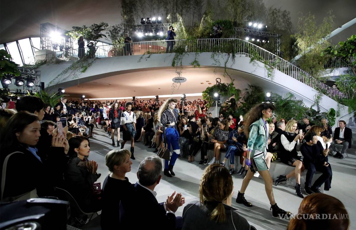 $!Louis Vuitton presenta una ecléctica colección crucero en el aeropuerto JFK