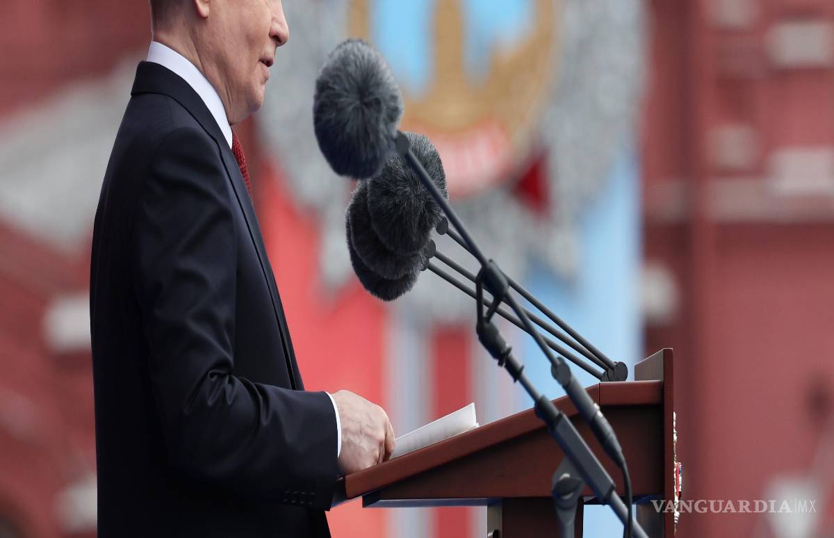 $!El presidente ruso Vladimir Putin pronuncia un discurso durante el desfile militar del Día de la Victoria en Moscú, Rusia.