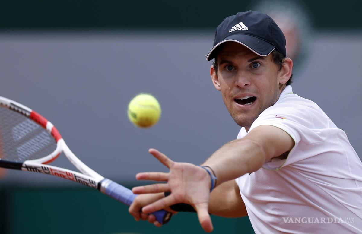 $!Dominic Thiem de Austria juega Hugo Dellien de Bolivia en su partido de primera ronda de hombres en Roland Garros en París, Francia.