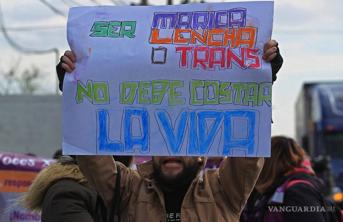 $!Grupos Feministas y colectivos LGBT+ exigen justicia para los feminicidios de Nohemí y Yulizsa.