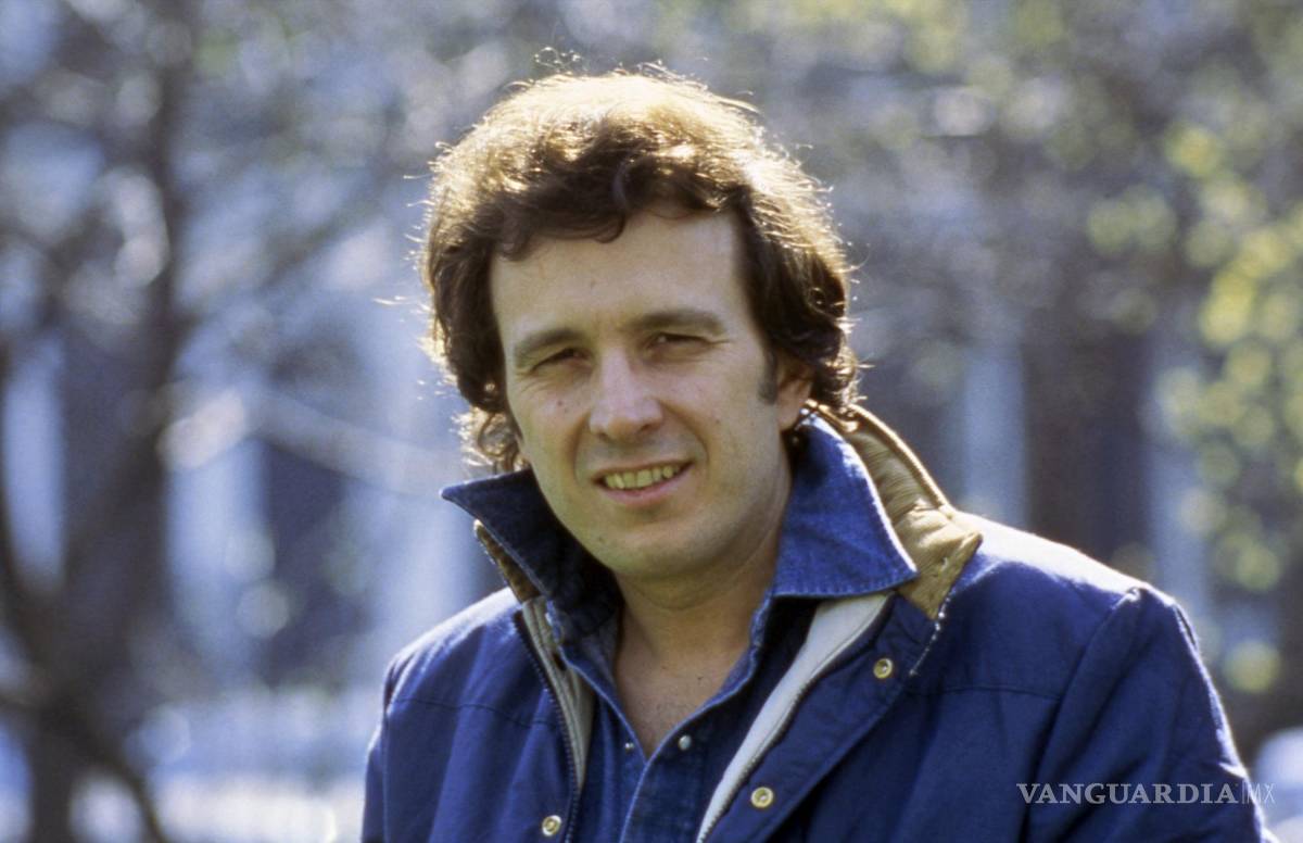 $!El cantautor Don McLean posa en Londres un día de abril de 1982.