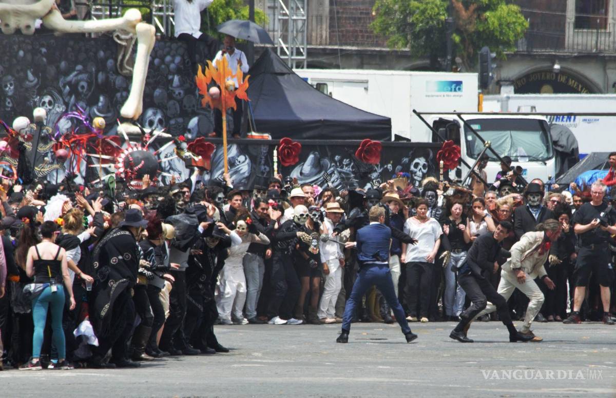 $!Daniel Craig, quien interpreta al agente secreto James Bond “007”, realizó la grabación de una escena de acción en donde abordó un helicóptero.