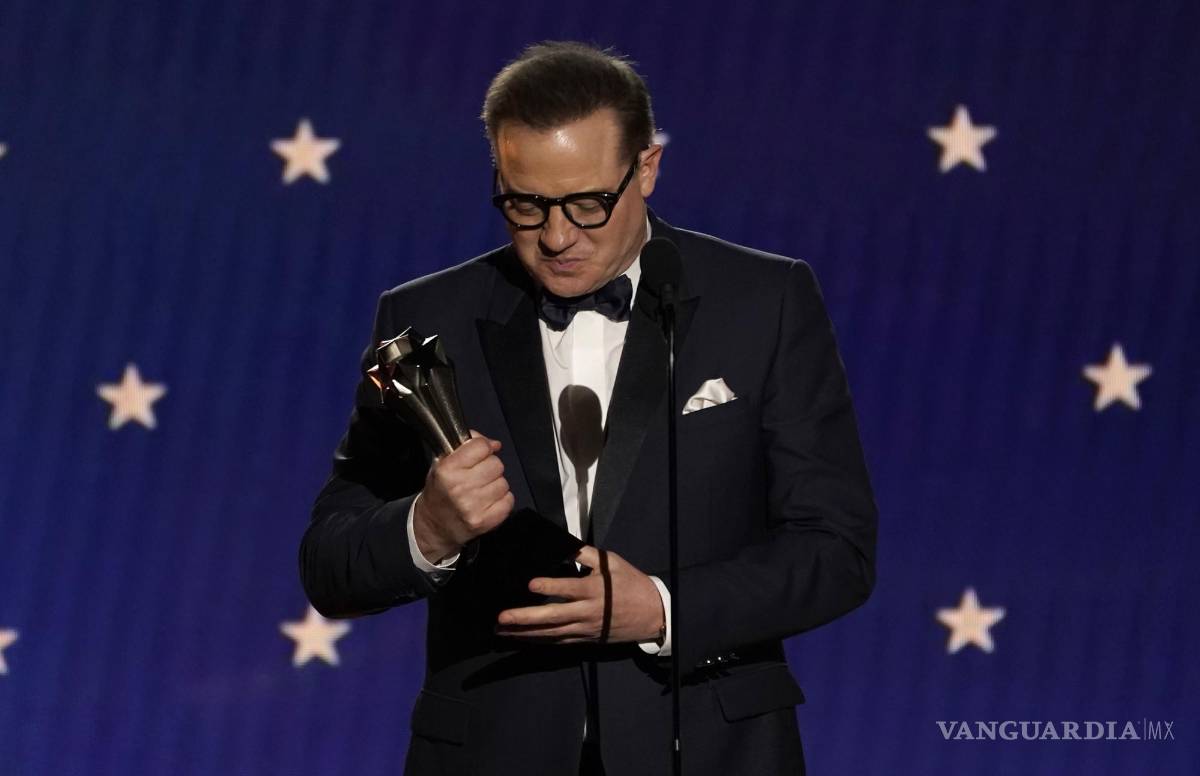$!Brendan Fraser acepta el premio al mejor actor por “The Whale” en la 28.ª entrega anual de los Critics Choice Awards en The Fairmont Century Plaza Hotel