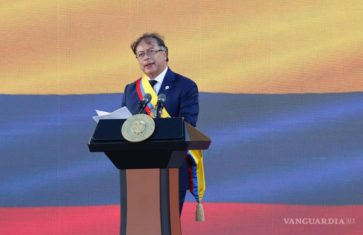 $!El presidente de Colombia, Gustavo Petro, pronuncia su discurso de investidura en la Plaza Bolívar de Bogotá, Colombia.