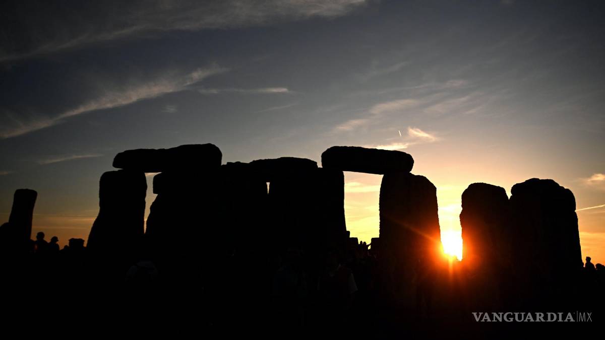 Así celebran miles de personas el Solsticio de Verano en Stonehenge (fotos)