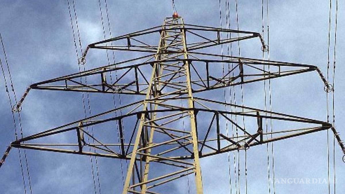 Se electrocuta al realizar trabajos de pintura y muere en el IMSS