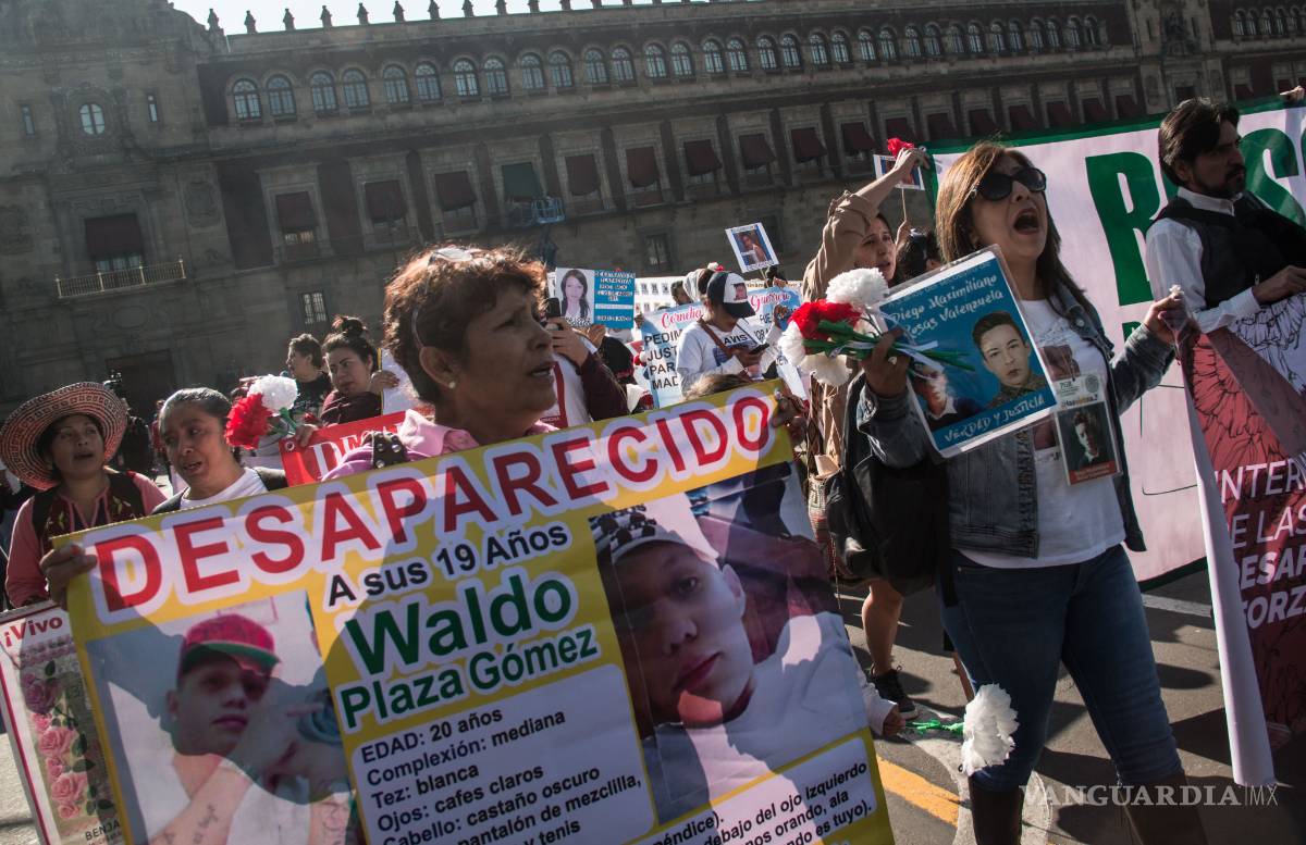 $!Protestan por sus desparecidos frente al Palacio Nacional (fotogalería)