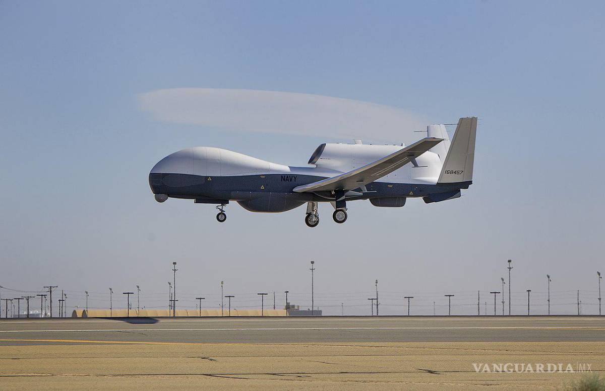 $!Dron modelo MQ-4C Tritón, utilizado para reconocimiento, fabricado por Northrop Grumman