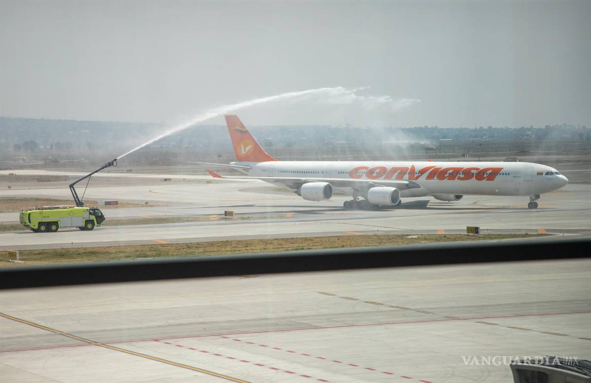 $!21 de abril de 2022. El inicio de operaciones en una de las pistas del Aeropuerto Internacional Felipe Ángeles, en Zumpango, en el Estado de México (México).