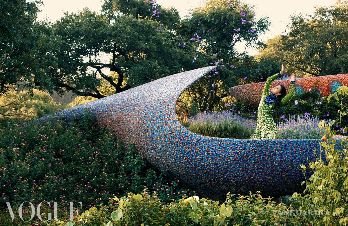 $!Melissa Barrera, que aparece en la portada de Vogue México, es una actriz mexicana, originaria de Monterrey.