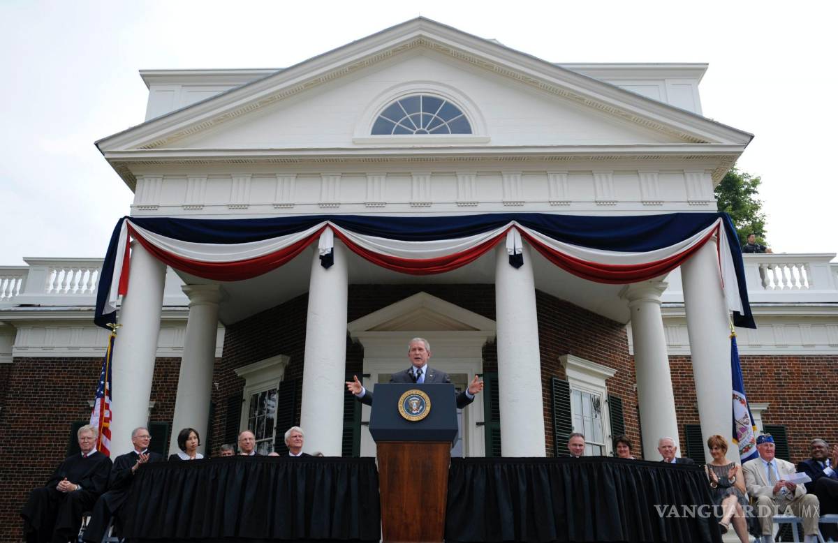 $!El presidente George W. Bush en la 46ª celebración anual del Día de la Independencia de Monticello en Charlottesville, Virginia, el 4 de julio de 2008.