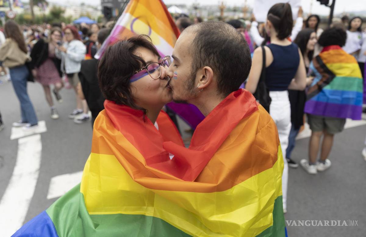 $!Manifestación convocada en San Sebastián con motivo del Día del Orgullo que se desarrolla bajo el lema 'Frente a los discursos de odio, orgullo LGTBIQA+'.