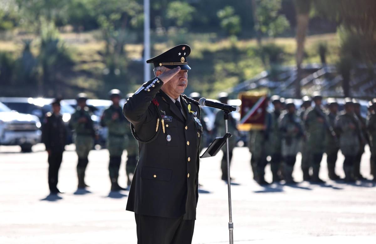 $!González Gálvez asumió formalmente el mando de la 6ª Zona Militar durante una ceremonia oficial.