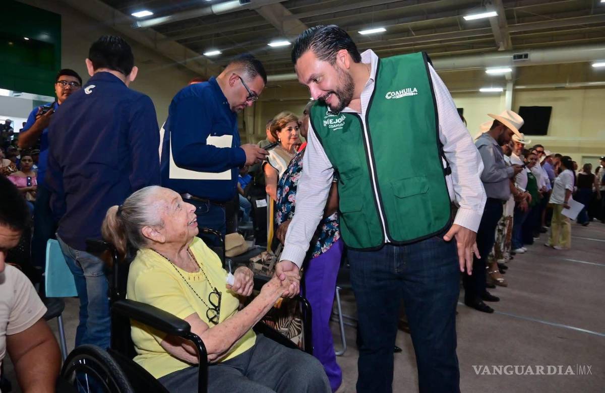 $!Durante la jornada se reunieron beneficiarios de Monclova y otros municipios de la Región Centro-Desierto para recibir los apoyos.