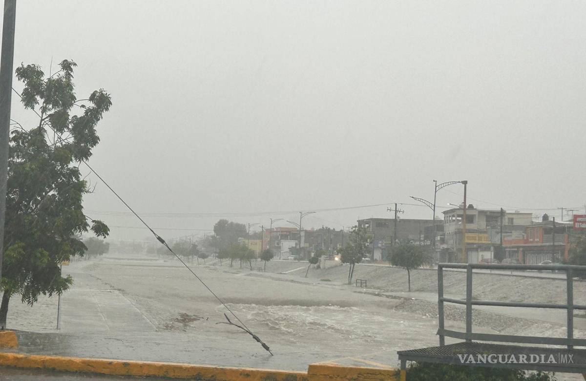 $!Las autoridades mantienen vigilancia permanente en los puntos de mayor riesgo y no descartan el cierre de más vialidades si persisten las condiciones climatológicas adversas en Monclova.