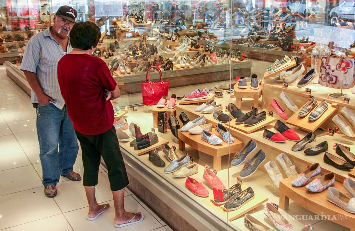 $!Invadido de zapaterías el Centro Histórico de Saltillo